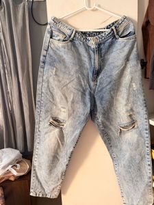 Light Wash Ripped Jeans