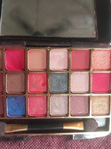 Miss Ads 18 Color Eyeshadow Palette