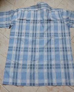 Newly stitched L Men's Blue Plaid Button-Up Shirt