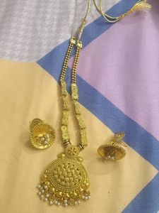 Beautiful Gold Tone Necklace Set