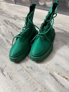 Stylish Green Lace-Up Platform Boots