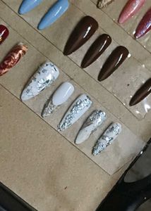 Press-On Nails - Silver &amp; White Marble Design