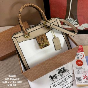 COACH*GRACE CARRYALL IN SIGNATURE WD BOX