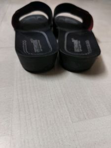 Sandles