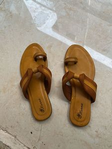 Stylish Brown Toe-Ring Sandals