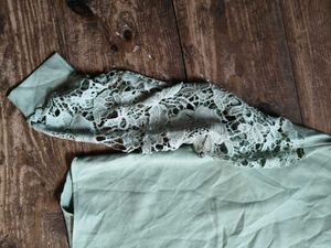 🌻Shein Mint Green Lace Sleeve Top