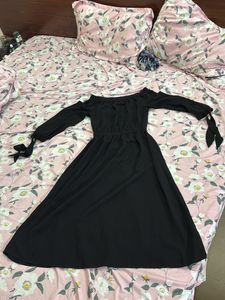 Coverstory Black dress