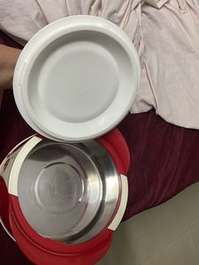 Milton Red Insulated Casserole Dish