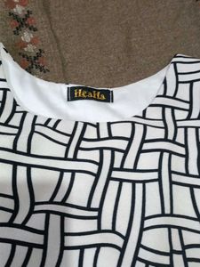 Stylish Black &amp; White Patterned Top