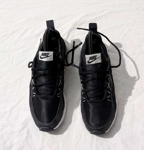 Nike Sneakers - Black &amp; White