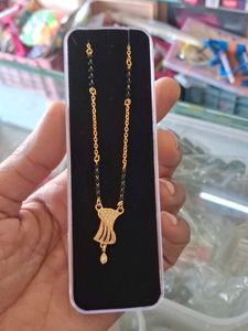 Elegant Gold Mangalsutra with Dazzling Pendant