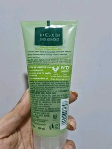 Simple Refreshing Facial Wash