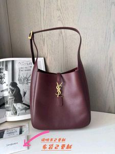 Chic Burgundy Leather Shoulder Bag