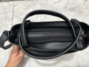 Chic Black Handbag with Chain Detail