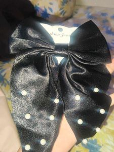 Elegant Black Bow Hair Clip with Pearls