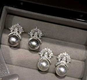 Snow queen exquisite elegant pearl earring