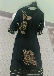 Elegant Black Kurta with Gold Rose Embellishments