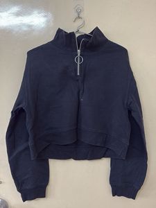 Black Cropped Pullover w Zipper