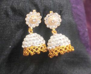 2 Jumka Earings White & Gold