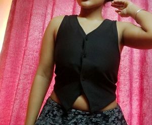 Black Sleeveless Buttoned crop top