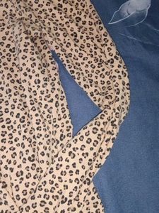 H&amp;M Fitted Leopard print Top