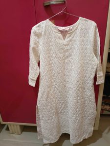 white chikankari kurti