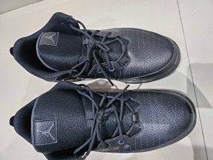 Black Jordan Max Aura 5 Sneakers