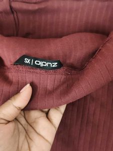 preety maroon top