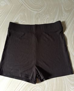 Ribbed High-Waisted Shorts 🖤