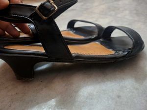 Chic Black Strappy Flat Sandals