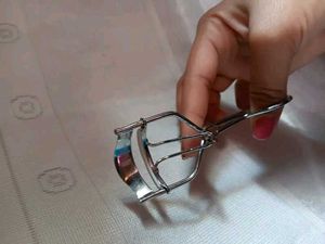 Eyelash Curler - Beauty Essential