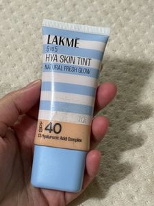 Lakme 9 to 5 Hya Skin Tint