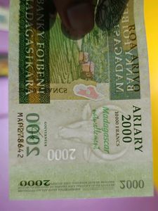 Madagascar 2000 Ariary Note💶Beautiful UNC , Rare