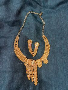 Elegant Gold Necklace &amp; Earring Set