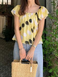 New with tag Yellow Cute Flowy Top