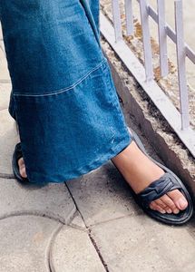 Stylish Black Flat Sandals