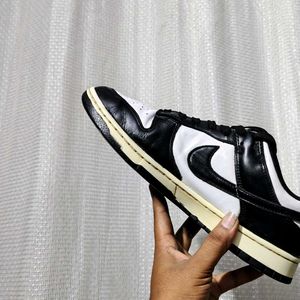 Nike Dunk Low "Panda"