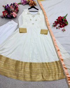 Elegant White Kurta Set with Gold Embroidery