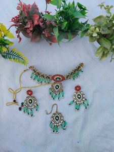 Elegant Kundan Choker Necklace Set