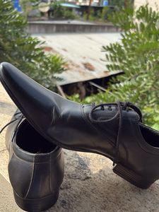 Regal Black Leather Formal Shoes