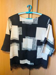 Chic Geometric Print Top with Lace Trim