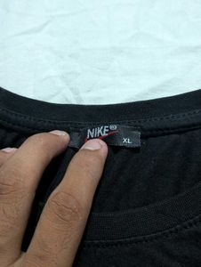 Nike Men's Black Graphic T-Shirt