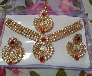 Elegant Kundan Jewelry Set