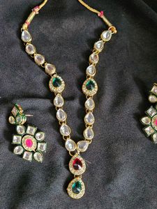 Elegant Kundan Necklace and Earring Set