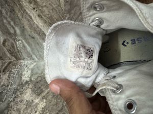 converse white sneaker