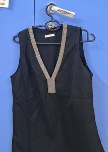 Elegant Black Sleeveless Blouse