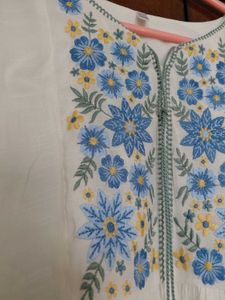 XL White Embroidered Kurta