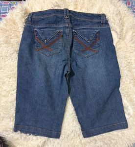 Y2K Classic Mid-Wash Denim Capris