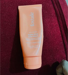 Foxtale Super Glow Face Wash