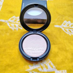 MAC Extra Dimension Skinfinish
